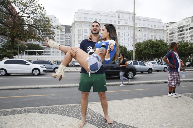 Mulher Melão apronta todas nos arcos olímpicos (Foto: Marcos Serra Lima / EGO)
