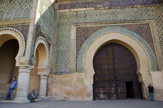 Bab El Mansur, em Meknes, é considerada como a porta mais bela de todo o Marrocos (Foto: Haroldo Castro/ Época)