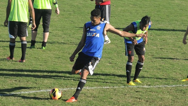 Hernane treino Flamengo (Foto: Cahê Mota)