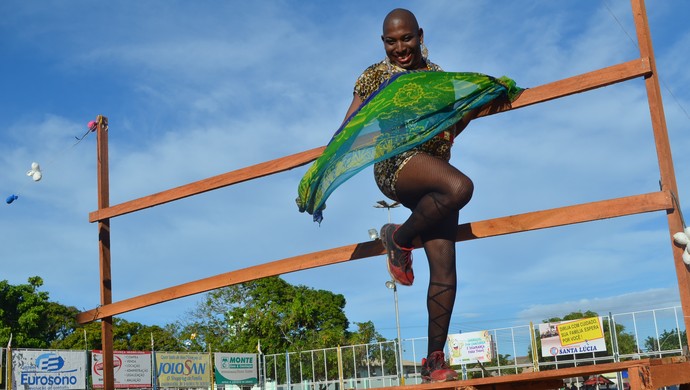 Carnaval, Futebol à fantasia reúne 'Dondocas e Bonecas' no Amapá  (Foto: Jonhwene Silva/GE-AP)