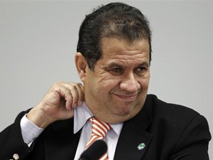 O ministro Carlos Lupi no Congresso em 10 de novembro (Foto: Ueslei Marcelino / Reuters)