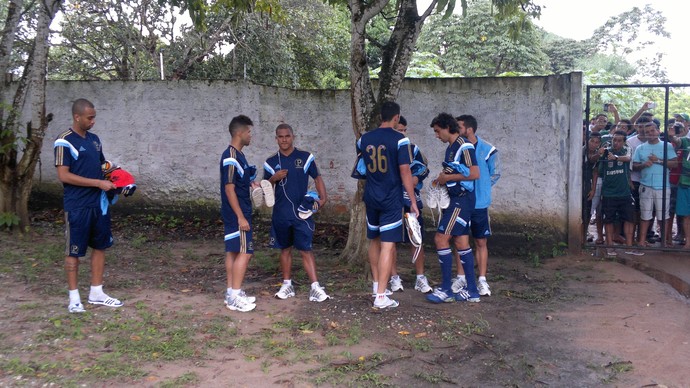 Chuva e campo encharcado cancelam treino do Palmeiras em São Luís