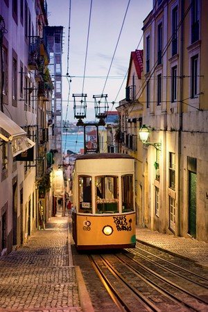 Cable car at Rua da Bica . Lisbon, Portugal. (Foto: Getty Images)