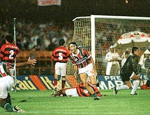 Gol de barriga renato Gaúcho 1995 (Foto: Reprodução Internet)