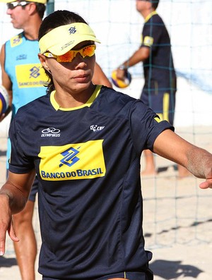Juliana treino vôlei de praia (Foto: Divulgação / CBV)