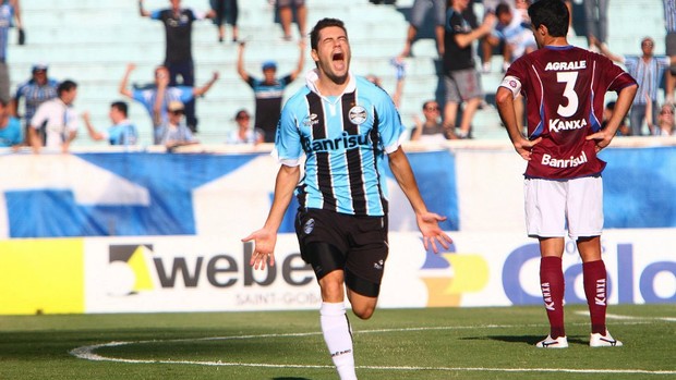 Miralles comemora gol pelo Grêmio (Foto: Lucas Uebel/Divulgação/Grêmio)