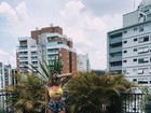 Gabi Lopes posa de biquíni em piscina de plástico: '40 graus'