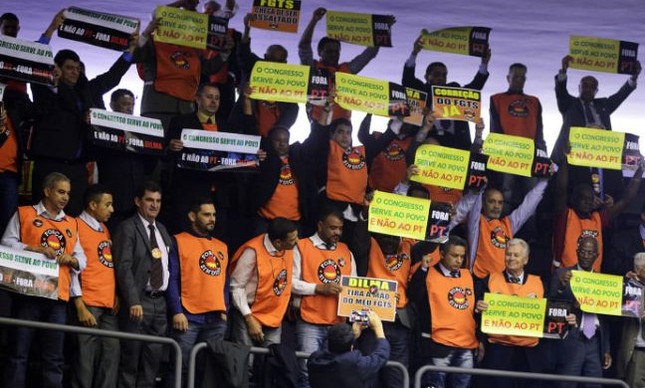 Manifestantes ligados à Força Sindical, protestam durante sessão da Câmara dos Deputados (Foto: Gustavo Lima / Câmara dos Deputados)