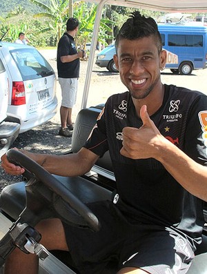 Léo Moura no treino do Flamengo carrinho (Foto: Janir Júnior / Globoesporte.com)