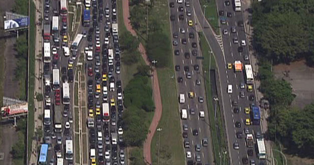 G1 - Mesmo após pista liberada, trânsito segue intenso na Av. Ayrton