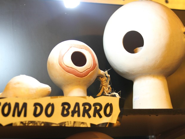 As ocarinas redondas são da coleção dos elementos da natureza e fazem barulhos que remetem à água (Foto: Aldo Carneiro/Pernambuco Press) As ocarinas redondas são da coleção dos elementos da natureza e fazem barulhos que remetem à água (Foto: Aldo Carneiro/Pernambuco Press)