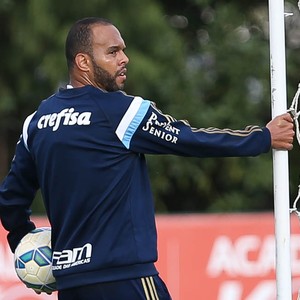 Lesão muscular deixará Alecsandro afastado do Palmeiras por até 40 dias 
