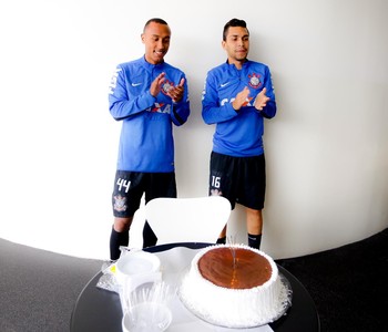 Petros comemora aniversário com boa atuação, mas fica ''preso'' por rodízio