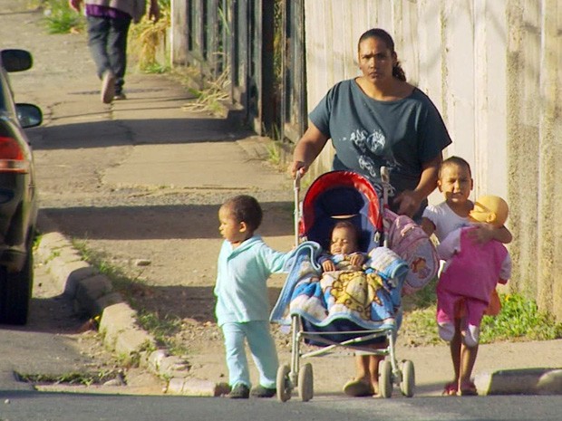 Cerca de 1,2 mil crianças estão sem creches em Poços de Caldas (Foto: Reprodução EPTV)
