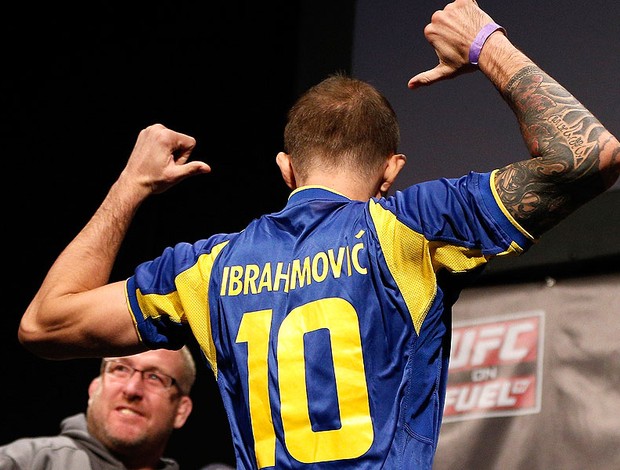 Benny Alloway pesagem UFC camisa Ibrahimovic Suécia (Foto: Getty Images)