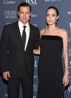 Angelina Jolie presenteou o maridão Brad Pitt com uma  motociclete de U$100 mil e uma árvore (!) de U$18,5 mil 