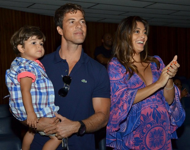 Juliana Paes, o marido, Eduardo Baptista, e o filho, Pedro (Foto: Ag.News)