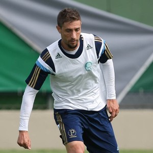 Na mira de ex-clube, Eguren terá papo com com Gareca para definir futuro