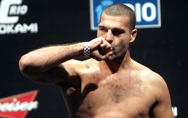 Shogun na pesagem do UFC Rio (Foto: EFE)