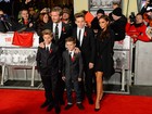 David Beckham e Victoria Beckham vão com os filhos a première
