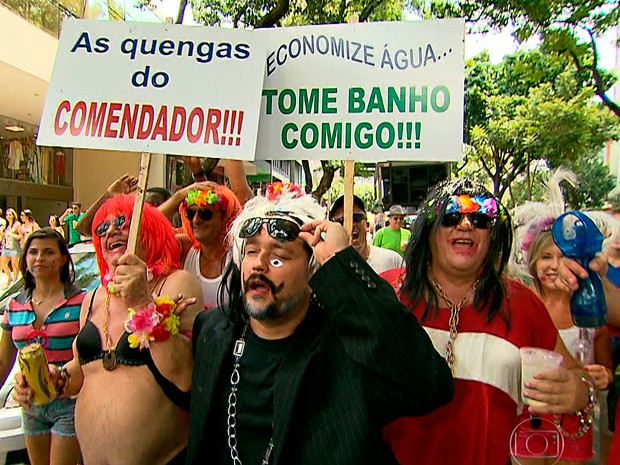 Bloco na Savassi teve diversão e deboche (Foto: Reprodução/TV Globo)