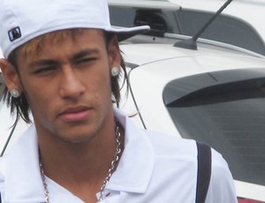 Neymar no embarque do Santos no CT Rei Pelé (Foto: Marcelo Hazan / Globoesporte.com)