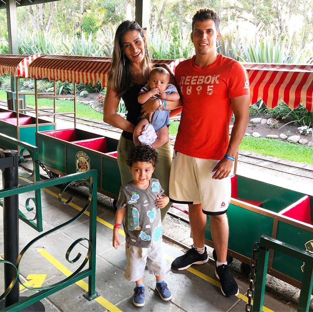 Lucilene Caetano e Felipe Sertanejo com os filhos na Serra Gaúcha (Foto: Reprodução / Instagram) Lucilene Caetano e Felipe Sertanejo com os filhos na Serra Gaúcha (Foto: Reprodução / Instagram)