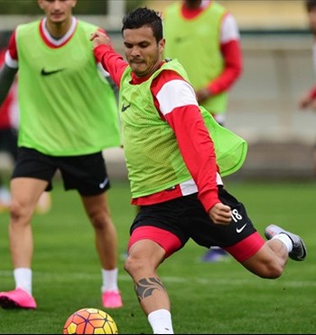 Ramon, lateral-esquerdo do Antalyaspor (Foto: Divulgação/Antalyaspor)