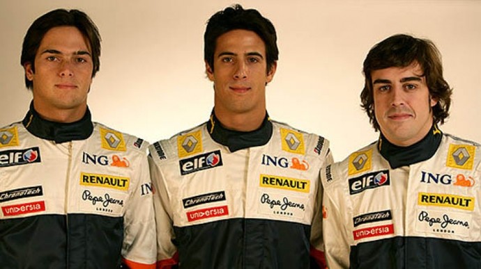Nelsinho Piquet e Fernando Alonso eram titulares da Renault em 2008, e Lucas di Grassi era piloto de testes (Foto: Divulgação)