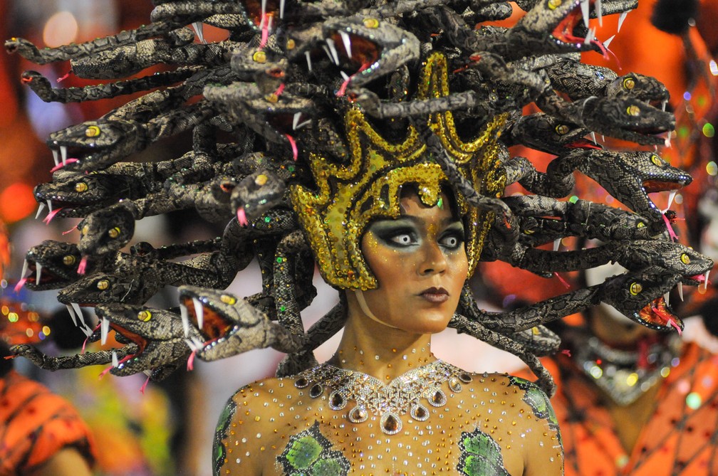 Componente com fantasia de medusa chamou atenção em desfile da escola Acadêmicos do Salgueiro, na Marquês de Sapucaí (Foto: Alexandre Durão/G1)