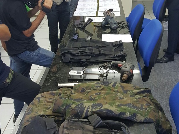 Material foi apreendido com suspeitos de arrombar caixas eletrônicos (Foto: Ascom Polícia Civil de Pernambuco) Material foi apreendido com suspeitos de arrombar caixas eletrônicos (Foto: Ascom Polícia Civil de Pernambuco)