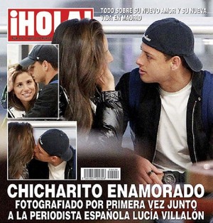 Capa da revista Hola! com Javier Chicharito Hernandez e Lucia Villalon (Foto: Reprodução)