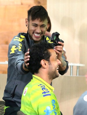 Neymar e Fred concentração Seleção CT (Foto: Marcelo Theobald / Agência O Globo)