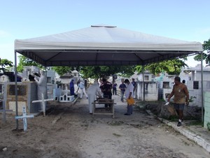 Exumação é a segunda desde a retomada dos procedimentos. (Foto: Divulgação/IML)
