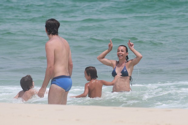  Carla Marins na praia da Barra da Tijuca (Foto: Dilson Silva/AgNews)