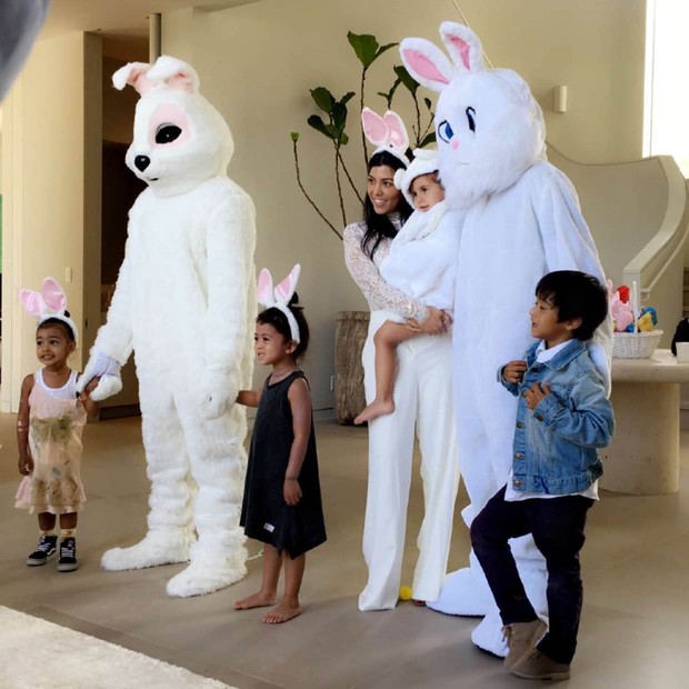 Kanye West e Tyga, ex de Kylie Jenner, vestidos de Coelhinho da Páscoa no feriado desse ano (Foto: Reprodução/ Instagram)