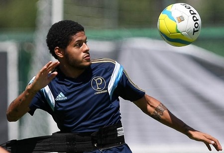 Leandro apaga erro em 2013 e pede atenção com o Santos