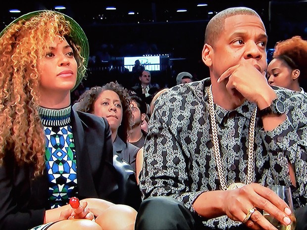 Beyoncé e Jay-Z assiste am jogo de basquete em Nova York, nos Estados Unidos (Foto: Grosby Group/ Agência)