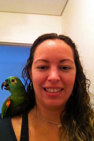 Gabriela Machado com seu papagaio Bob (Foto: Arquivo pessoal)