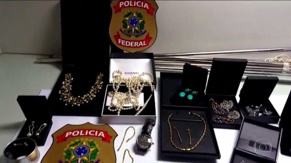Maioria das joias de Adriana Ancelmo e Sérgio Cabral está desaparecida (Foto: Fantástico)