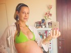 Luana Piovani usa biquíni e exibe barrigão na reta final da gravidez
