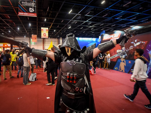 Participante fantasiado de Reaper, de 'Overwatch', no campeonato de cosplay na BGS 2016 (Foto: Flavio Moraes/G1) Participante fantasiado de Reaper, de 'Overwatch', no campeonato de cosplay na BGS 2016 (Foto: Flavio Moraes/G1)