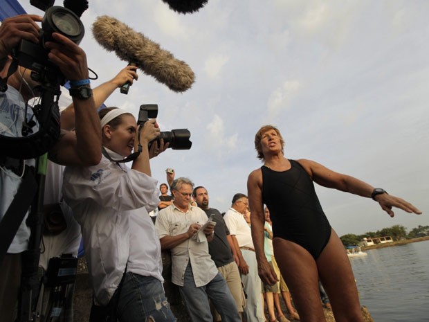 A nadadora Diana Nyad vai tentar a façanha sem proteção contra tubarões. (Foto: Reuters / via BBC)