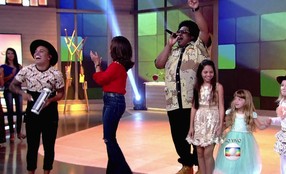 Grupo do Bola canta 'Quebra no Meu Camarote'