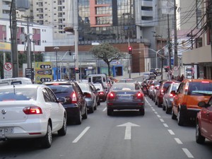 Entre automóveis, motocicletas, caminhonetes e outros são (Foto: Bibiana Dionísio/ G1 PR)