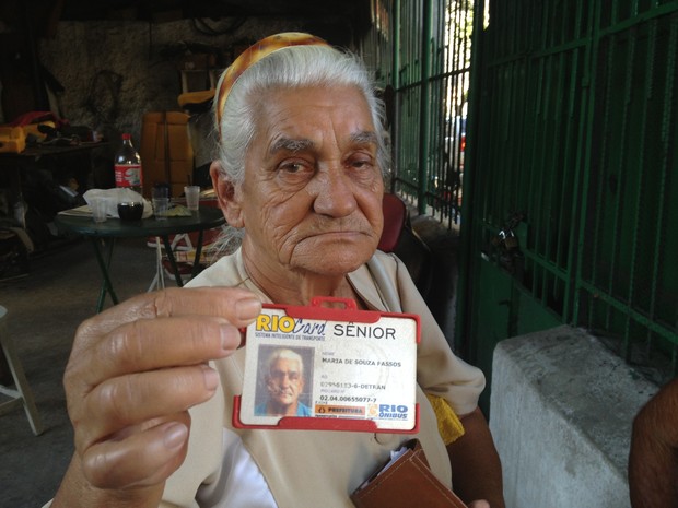 Maria de Souza, de 71 anos, já participou de quatro operações da Prefeitura do Rio. (Foto: Mariucha Machado/G1)