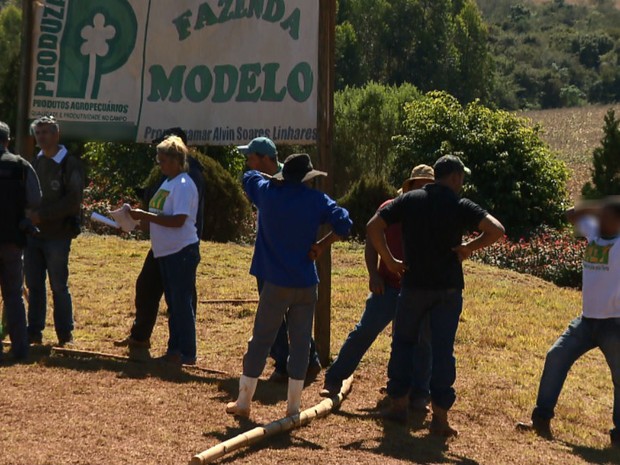 Grupo deixou as terras, mas prometeu voltar. (Foto: Adilson Marques/RPC TV)