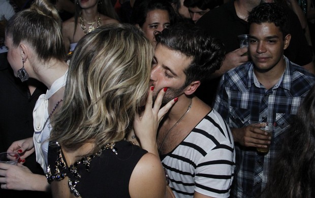 Bruno Gagliasso beija Geovanna Ewbank em festa no Rio (Foto: Thyago Andrade e Raphael Mesquita/Photorio News)