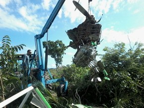 Piloto foi resgatado com ferimento na cabeça (Foto: Divulgação/Polícia Militar) Piloto foi resgatado com ferimento na cabeça (Foto: Divulgação/Polícia Militar)