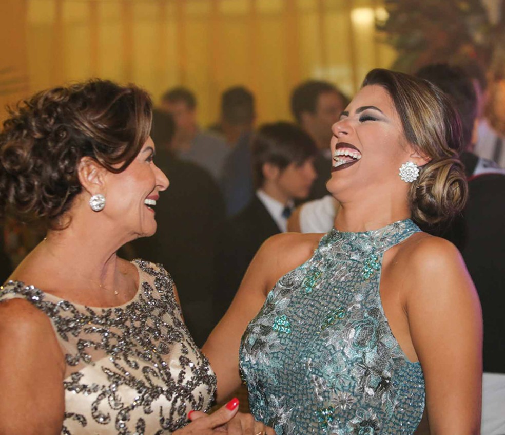 Só eu gostaria de saber o que Ieda e Vivian conversavam??? (Foto: Foto: Johnny Keppk)